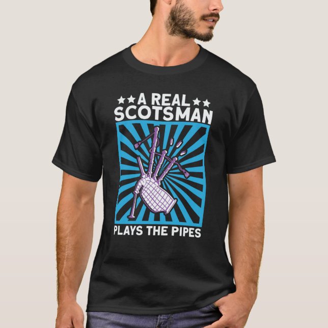 T-shirt A Real Scotsman Plays The Pipes Scottish And Bagpi (Devant)