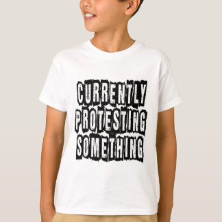 T-shirt Actuellement protestation de quelque chose
