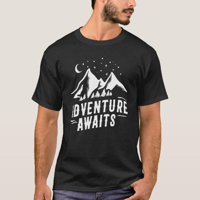 T-shirt Adventure Await Camping Randonnée Outdoor Travel C (Devant)