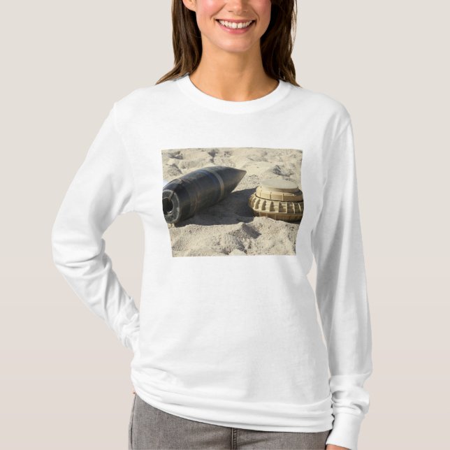 T-shirt Affichage statique d'une coque de commande convert (Devant)