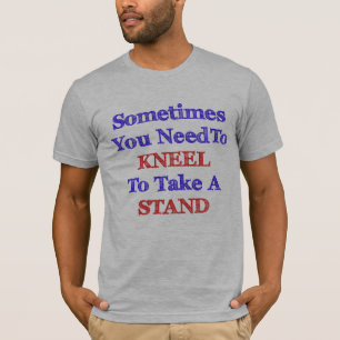 T-shirt Agenouillement pour prendre un support pour la