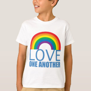 T-shirt Aimez-vous un autre arc-en-ciel chrétiens enfants