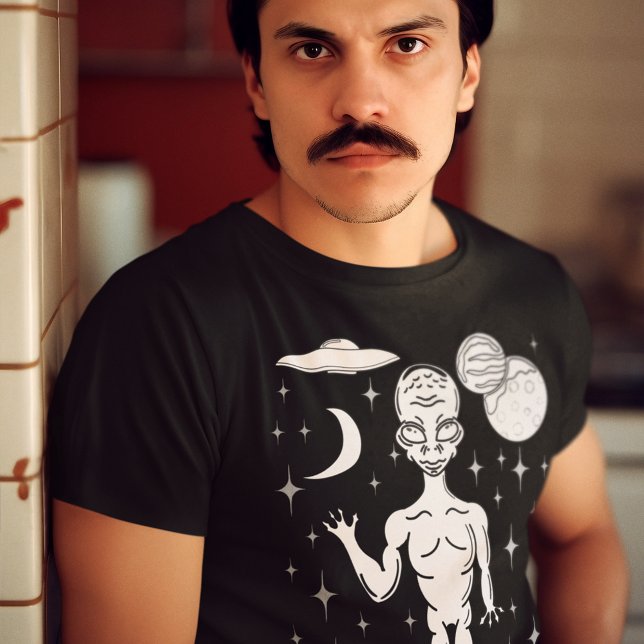 T-shirt Alien spatial avec planètes, étoiles et soucoupe v (Créateur téléchargé)