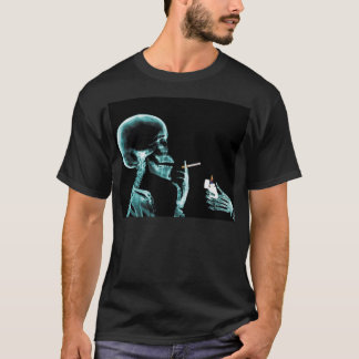 T-shirt allumer une cigarette squelette à rayons X