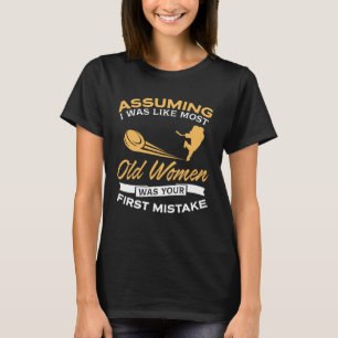 T-shirt Amants drôles de hockey sur glace de dames âgée