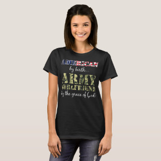 T-shirt Américain par l'amie d'armée de naissance par