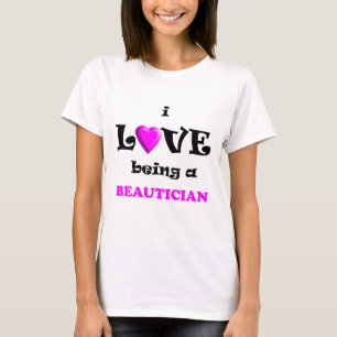 T-shirt Amour étant un esthéticien dans le salon de beauté