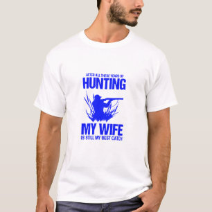 T-shirt Après toutes ces années de chasse, ma femme est to