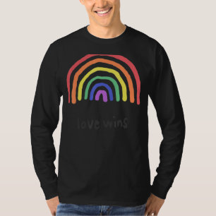 T-shirt Aquarelle L'amour gagne Rainbow Peinture Typograph