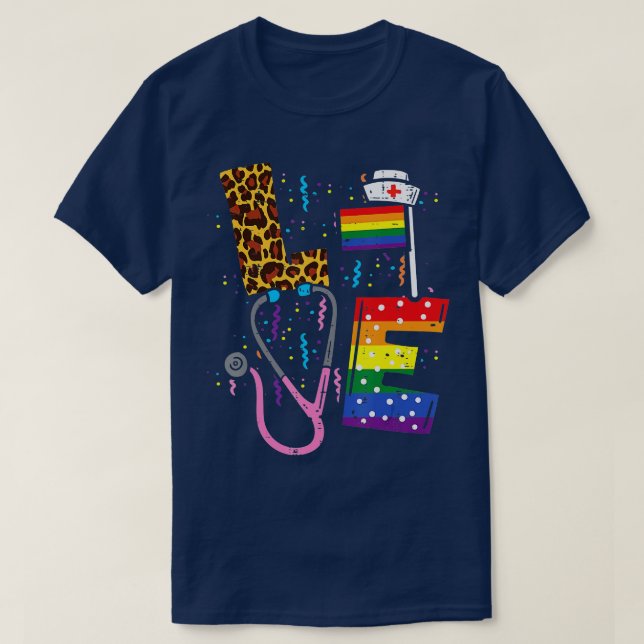 T-shirt Arc en ciel Drapeau Amour infirmière RN Scrub Top  (Design devant)