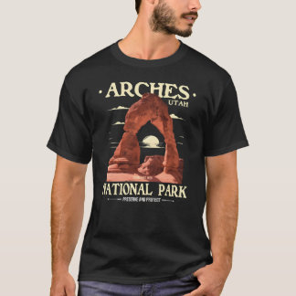 T-shirt Arches National Park Retro Hiking Camping friends