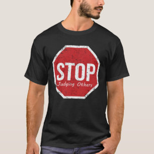 T-shirt Arrêtez De Juger Les Autres Dans Le Monde Nous Som