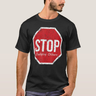 T-shirt Arrêtez De Juger Les Autres Dans Le Monde Nous Som