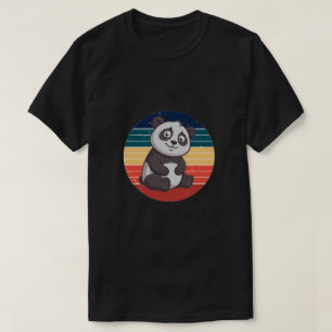 T-shirt Art de l'ours panda timide rétro au coucher du sol
