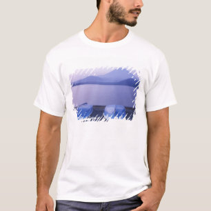 T-shirt Asie, Japon, Yamanashi, Rowboats sur le lac Motosu