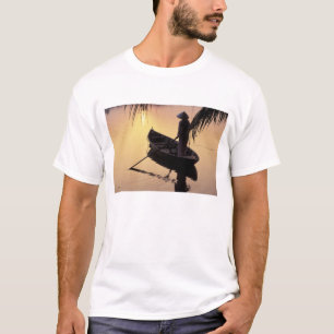 T-shirt Asie, Viêt Nam, delta du Mékong, Can Tho. Soir