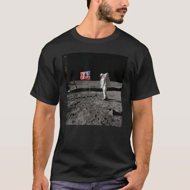 T-shirt Astronaut and US Flag on Lunar Surface Apollo Moon (Devant)