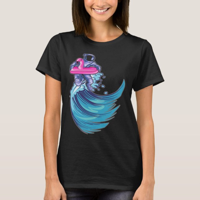 T-shirt Astronaut Surfing Ocean Waves With Pink Flamingo F (Devant)