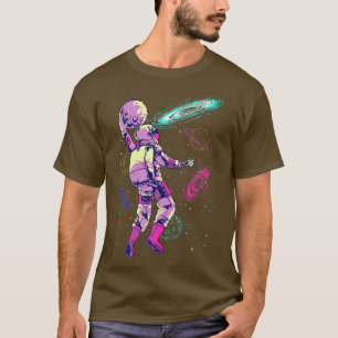 T-shirt Astronaute Playing Basketball Slam Dunking in Spac