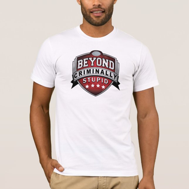 T-shirt Au delà criminel de stupide (Devant)