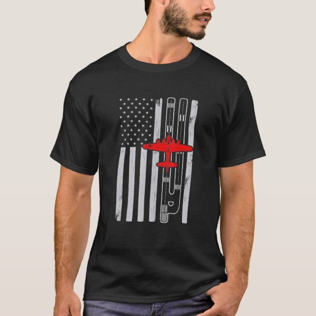 T-shirt B-17 Forteresse volant Avion Drapeau Américain Pis (Devant)