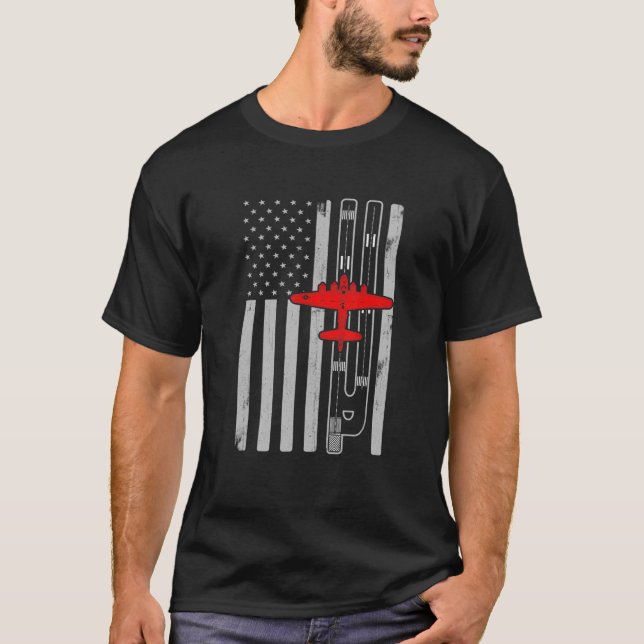 T-shirt B-17 Forteresse volant Avion Drapeau Américain Pis (Devant)