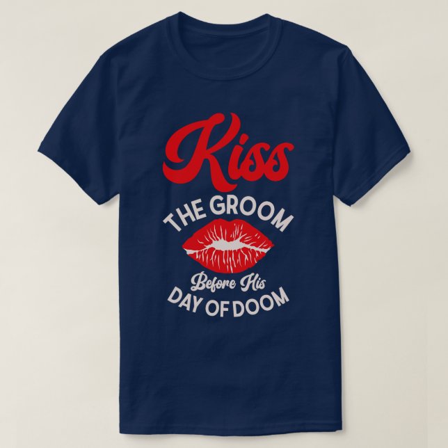 T-shirt Bachelor Wedding Day Doom Kissing Groom (Design devant)