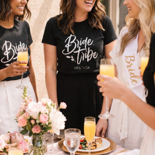 T-shirt Bachelorette moderne Black Calligraphy Bribe Tribe