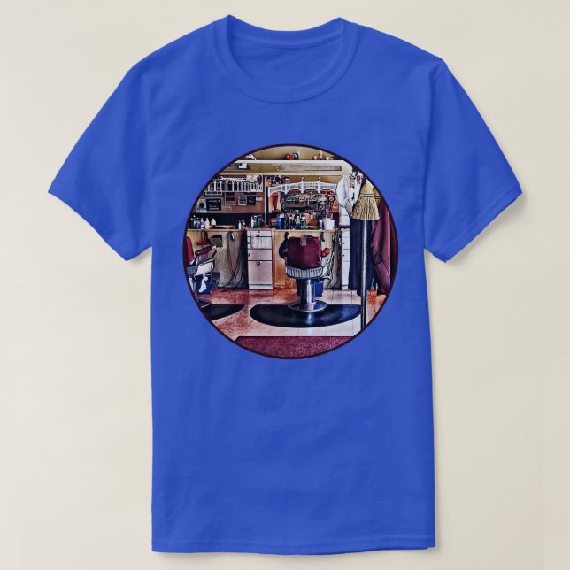 T-shirt Barbier Avec Cabine De Manteau (Design devant)