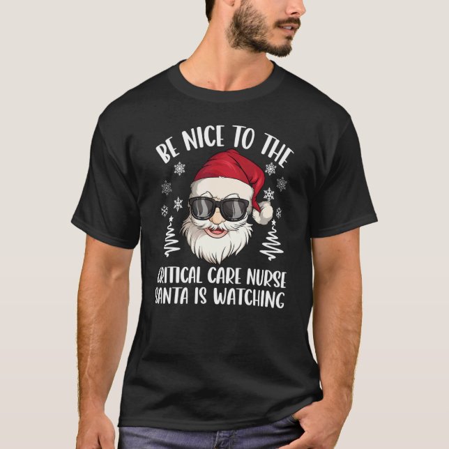 T-shirt Be Nice To The Critical Care Nurse Santa Is Watchi (Devant)