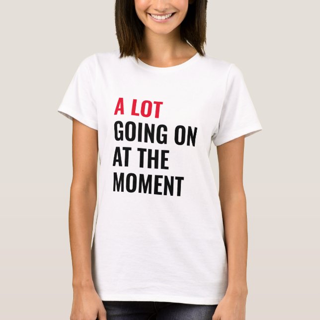 T-shirt Beaucoup de choses se passent à l'instant amusant  (Devant)