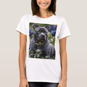 T-shirt "Beauté Blue Brindle : un Staffy avec des roses bl