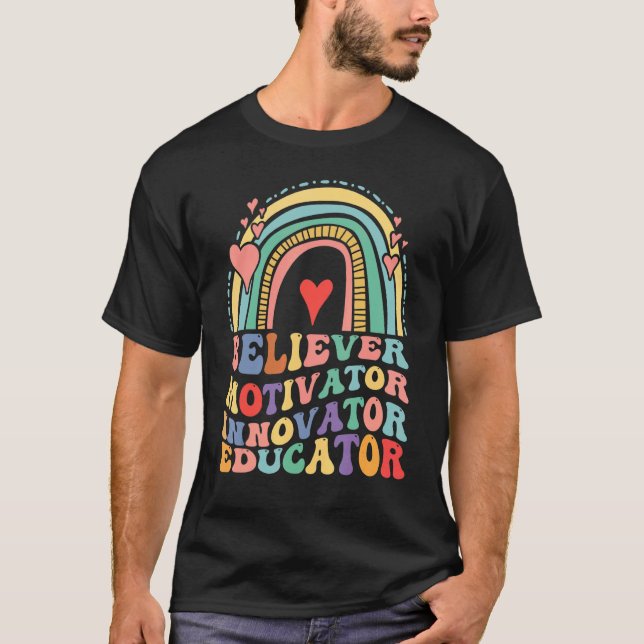 T-shirt Believer Motivator Innovator Educator Retro Teache (Devant)