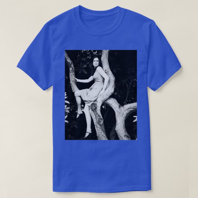 T-shirt Belle femme dans un arbre fine art noir et blanc (Design devant)