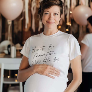 T-shirt Bientôt maman à un petit gars sauvage, maman à êtr