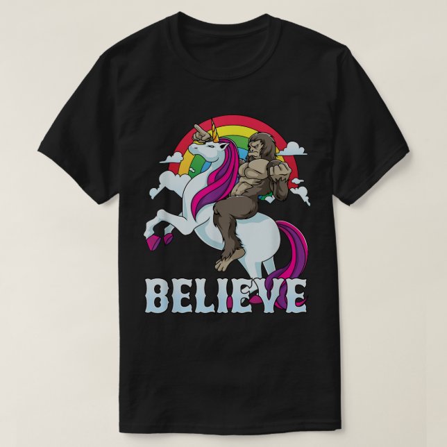 T-shirt Bigfoot équitation Unicorn Rainbow Sasquatch Croir (Design devant)