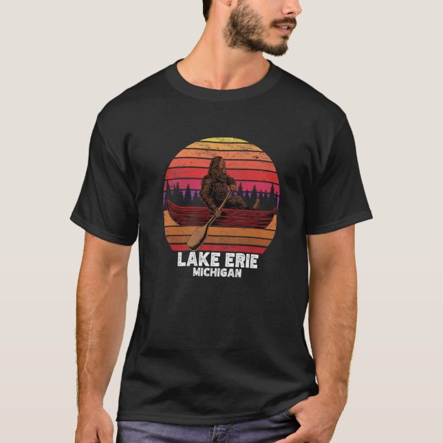 T-shirt Bigfoot Fishing Lake Canoeing Lake Erie (Devant)