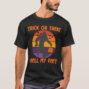 T-shirt Bigfoot Halloween Trick ou traiter l'odeur mes pie