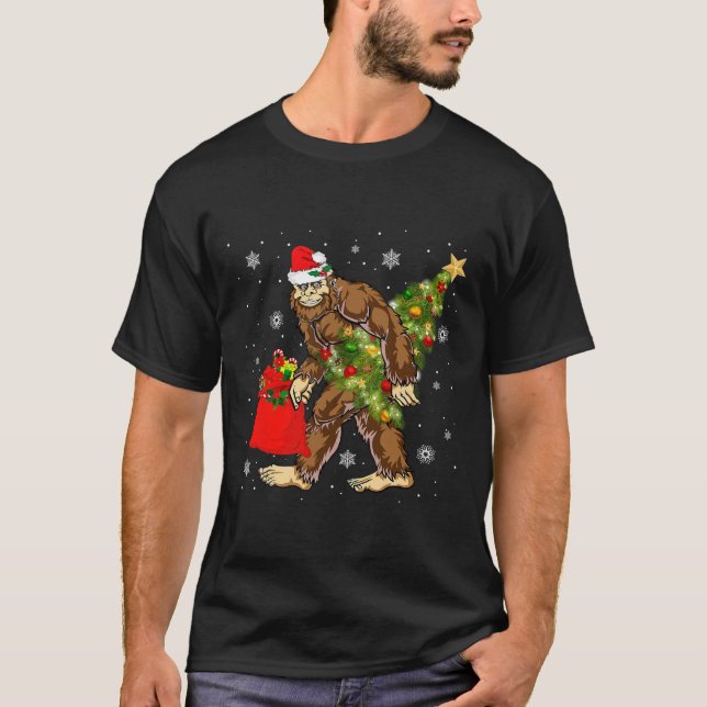 T-shirt Bigfoot portant Noël Arbre Sasquatch Croyant (Devant)