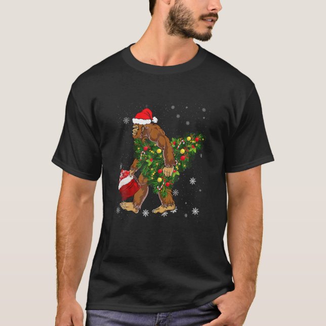 T-shirt Bigfoot portant Noël Arbre Sasquatch Croyant (Devant)
