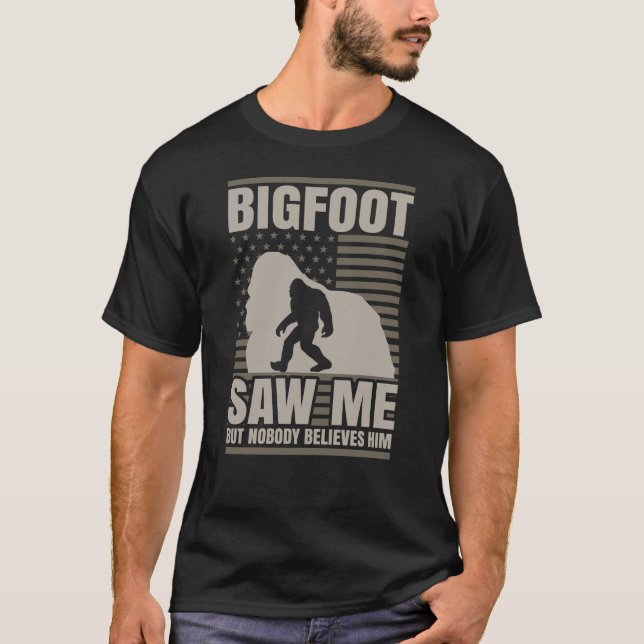 T-shirt Bigfoot Saw Me American Flag (Devant)