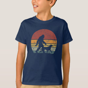 T-shirt Bigfoot Walking Labrador Retriever Chien Vintage