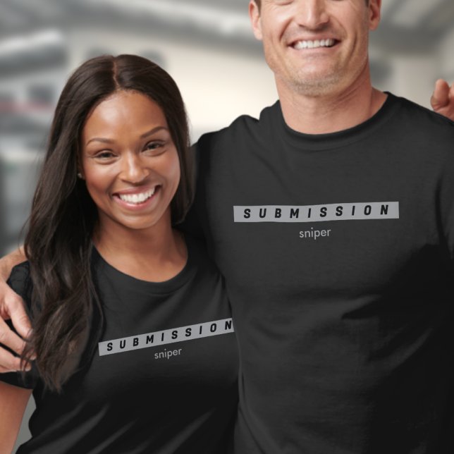 T-shirt BJJ Arte Suave Sniper Black Jiu Jitsu ("Submission Sniper" black T-shirt worn by a woman and a man. )
