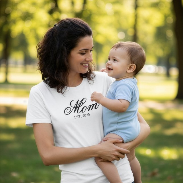 T-shirt Black Ornate Script Established Mom (Black Ornate Script Established Mom T-Shirt)