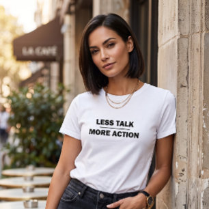T-shirt blanc moderne avec citation "Moins de paro