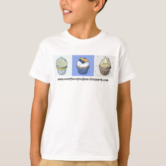 T-shirt bleus de trio de petit gâteau