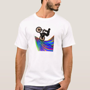 T-shirt BMX sur la route d'arc-en-ciel