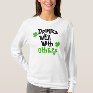 T-shirt Boissons bien avec d'autres