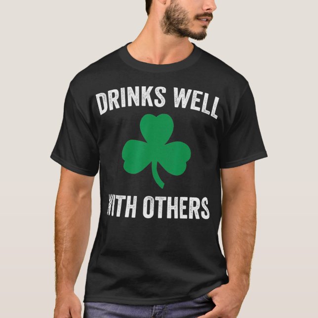T-shirt Boissons Bien Avec D'Autres Drôle Cadeau St patric (Devant)