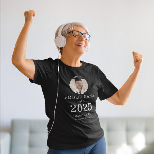 T-shirt Bold White Text Photo Fier Nana de 2025 Diplômé